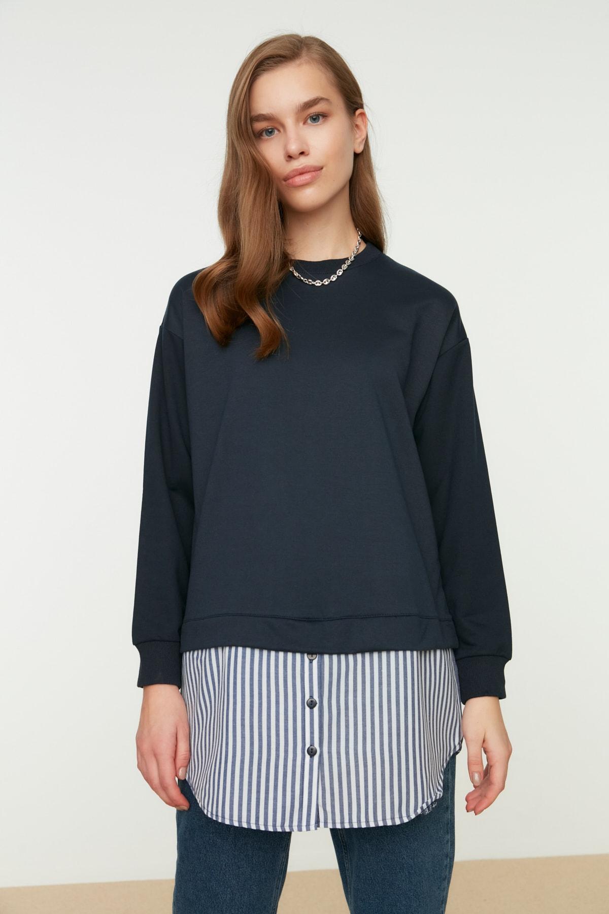 

Темно-синий вязаный свитшот с круглым вырезом и нижней рубашкой TCTAW22TW0216..