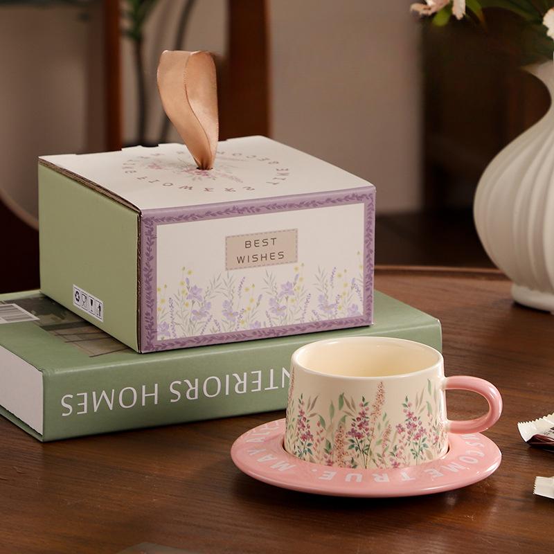 

Изысканный маленький цветочный керамический набор кофейной чашки и блюдца Изысканная офисная домашняя кружка Сувенирный подарок для послеобеденного чая 250ml