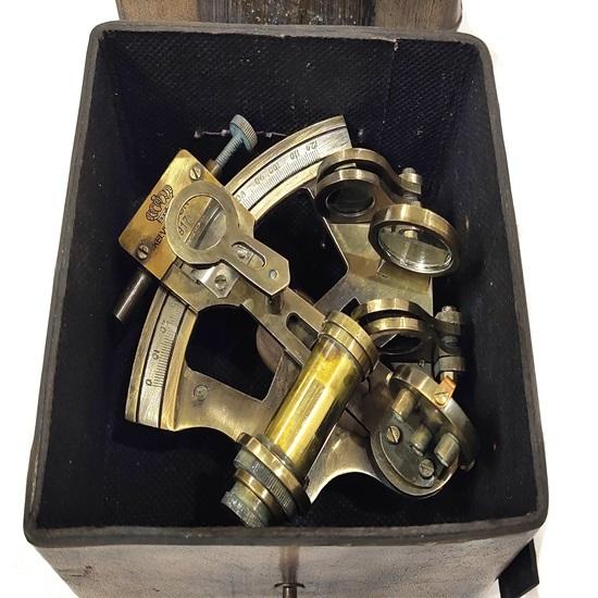 10.16 cm Brass Nautical Sextant with Brown Leather Case Marine Astrolabe Ship's Instruments Anniversary Gift Table Top