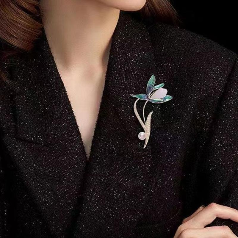 Elegant Magnolia Flower Brooch Sophisticated Pin Pearls Alloy Texture Clothing Jewelry Suitable for Women Present