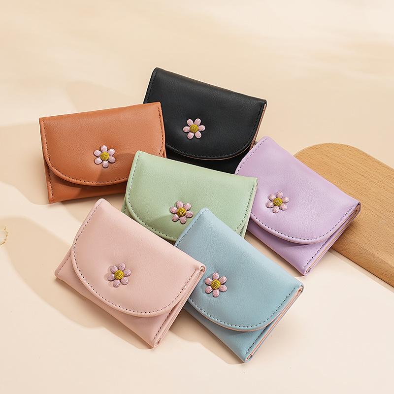 Women PU Leather Trifold Wallet Cute Daisy Short Purse Large Capacity Card Holder Coin Pocket ID Window Cash Wallet for Girls