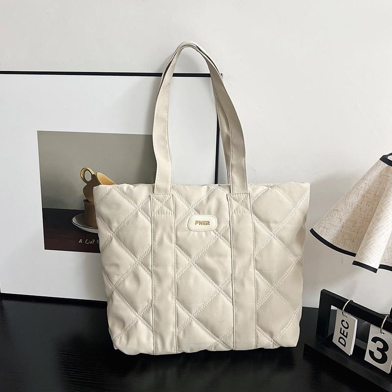 2025 Autumn and Winter Fashion Lingge Casual Fashion Women's Bag Large Capacity Tote Bag Commuter Shopping Bag College Student Bag