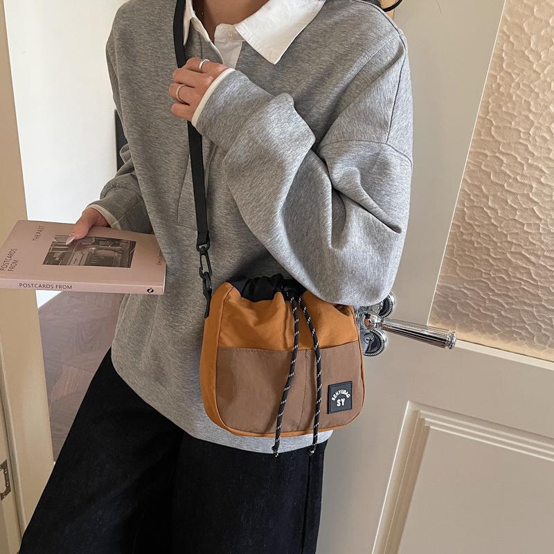 Women's Outdoor Casual Crossbody Bag with Drawstring Closure - Fashionable Single Shoulder Bag for Everyday Use