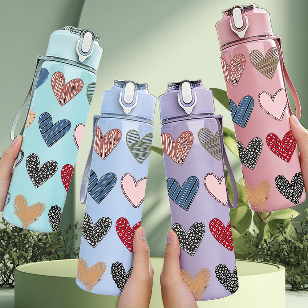 1PC Multi Pattern Heart Grid Layout 750ml Color Plastic Sports Water Bottle Leakproof Flip Straw Lid Suitable for Sports Office Home Use