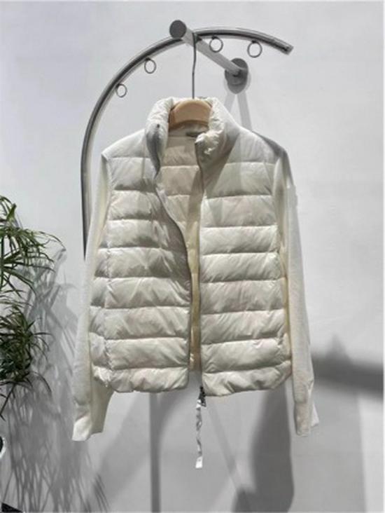 Leichte weiße Daunen-Strickjacke für Damen mit Stehkragen und Patchwork-Ärmelabzeichen