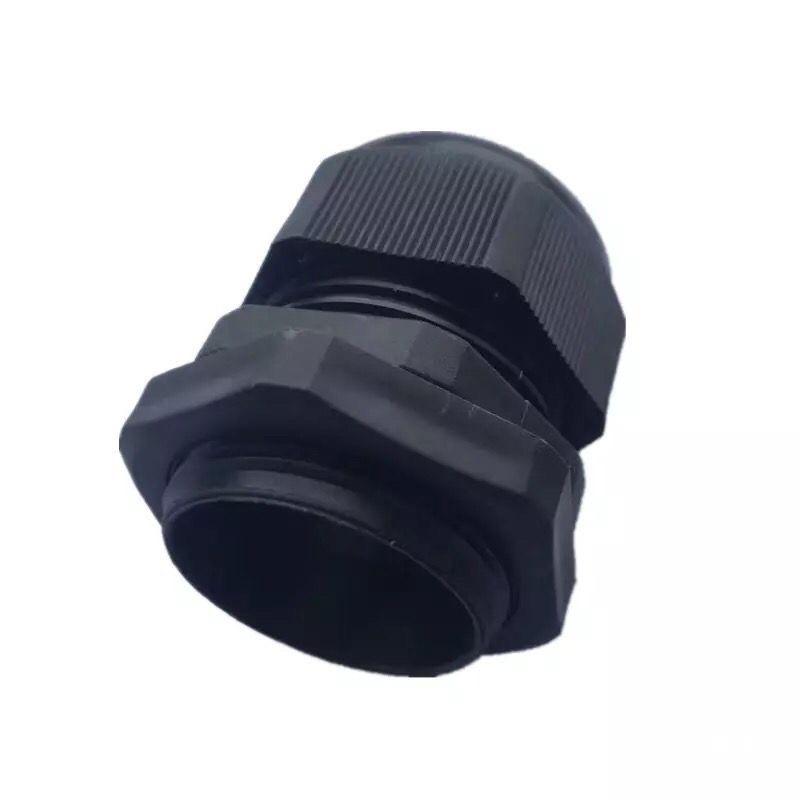 Plastikowa dławica kablowa gwintowana ze śrubunkiem i nakrętką do puszki połączeniowej