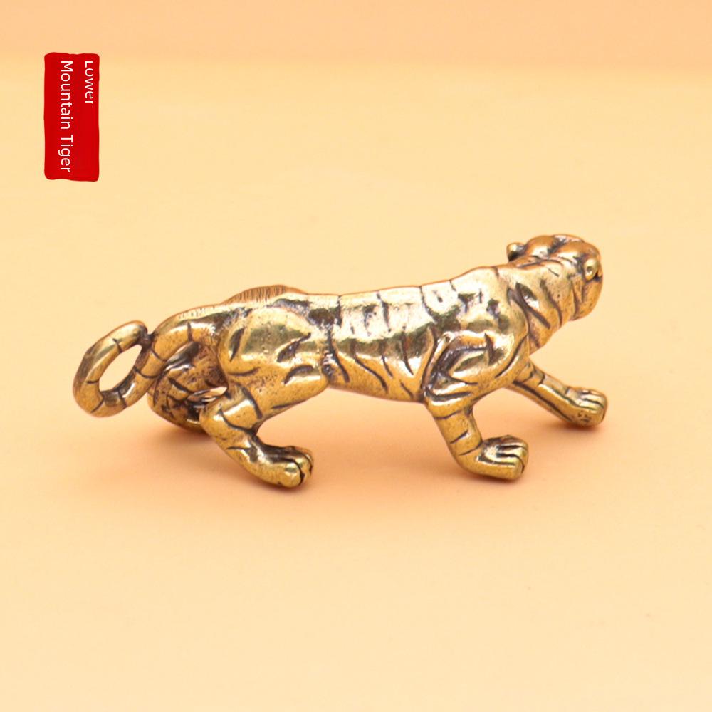 Lucky Tiger Brass Keychain Pendant: Retro Chinese-Style Car Ornament for Good Fortune