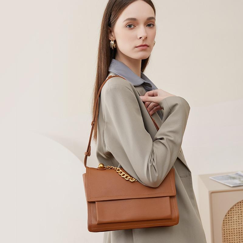 Guangzhou High-end Mail Carrier Bag New Niche Fashion Messenger Bag Trendy Large Capacity Women