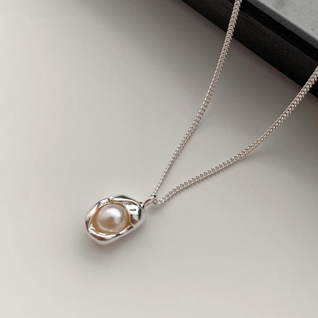 Bao J Fan J Natural Fritillary Gourd Butterfly Clover Necklace Versatile Clavicle Chain