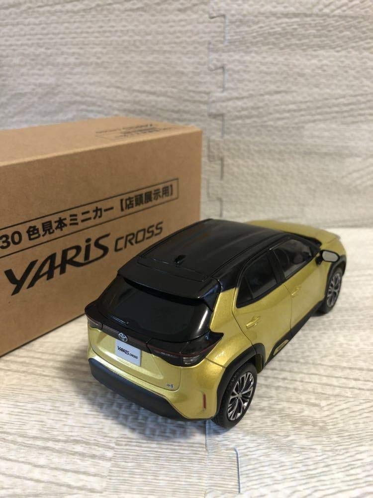 Toyota New Yaris Cross YARIS CROSS Hybrid Color Sample Minicar Black X Brass Gold Metallic 1/30 2-tone