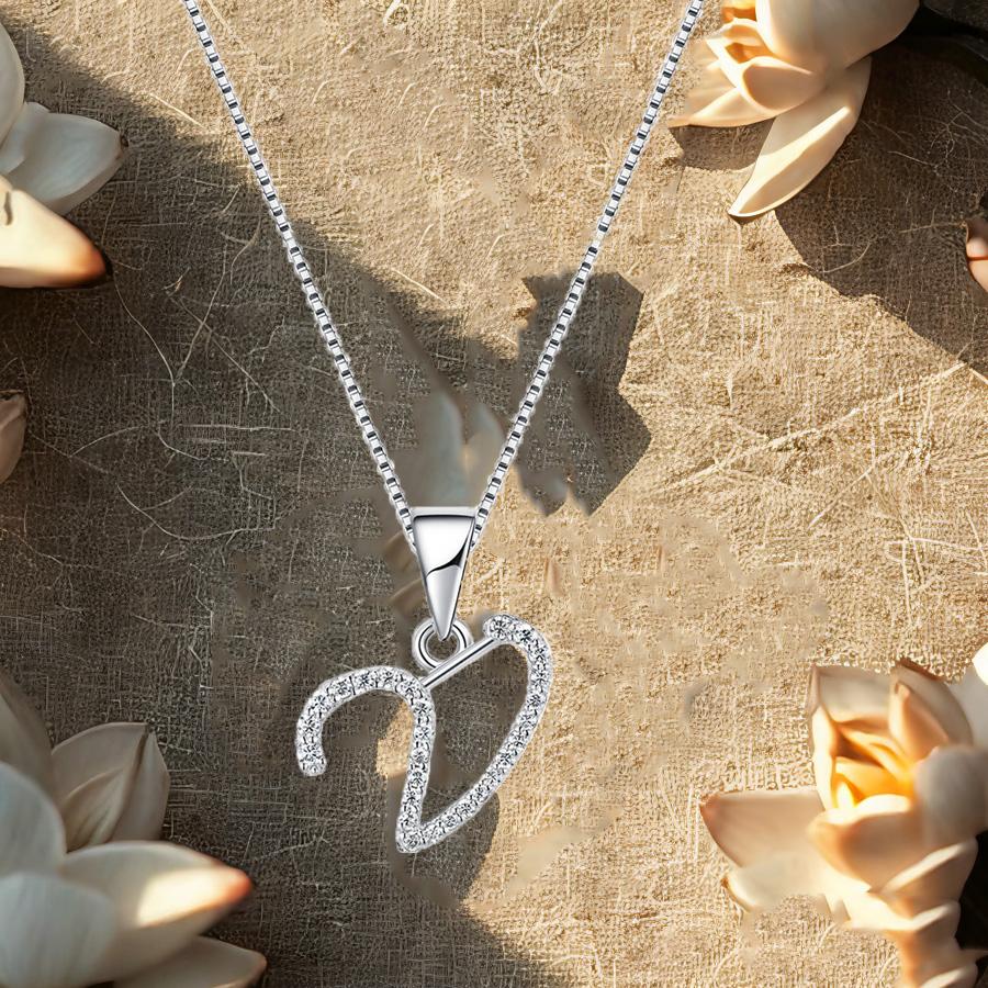 Bezauberndes Alphabet Elegantes Anhänger Anfangsbuchstabe V Schlichte Exquisite Liebesherz Halskette Mode DIY