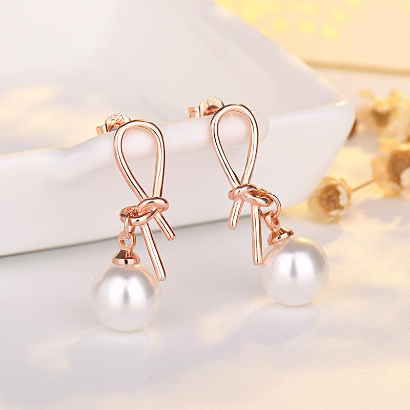 

Stud Earrings with Bow Hollow Pearl Earrings New Style