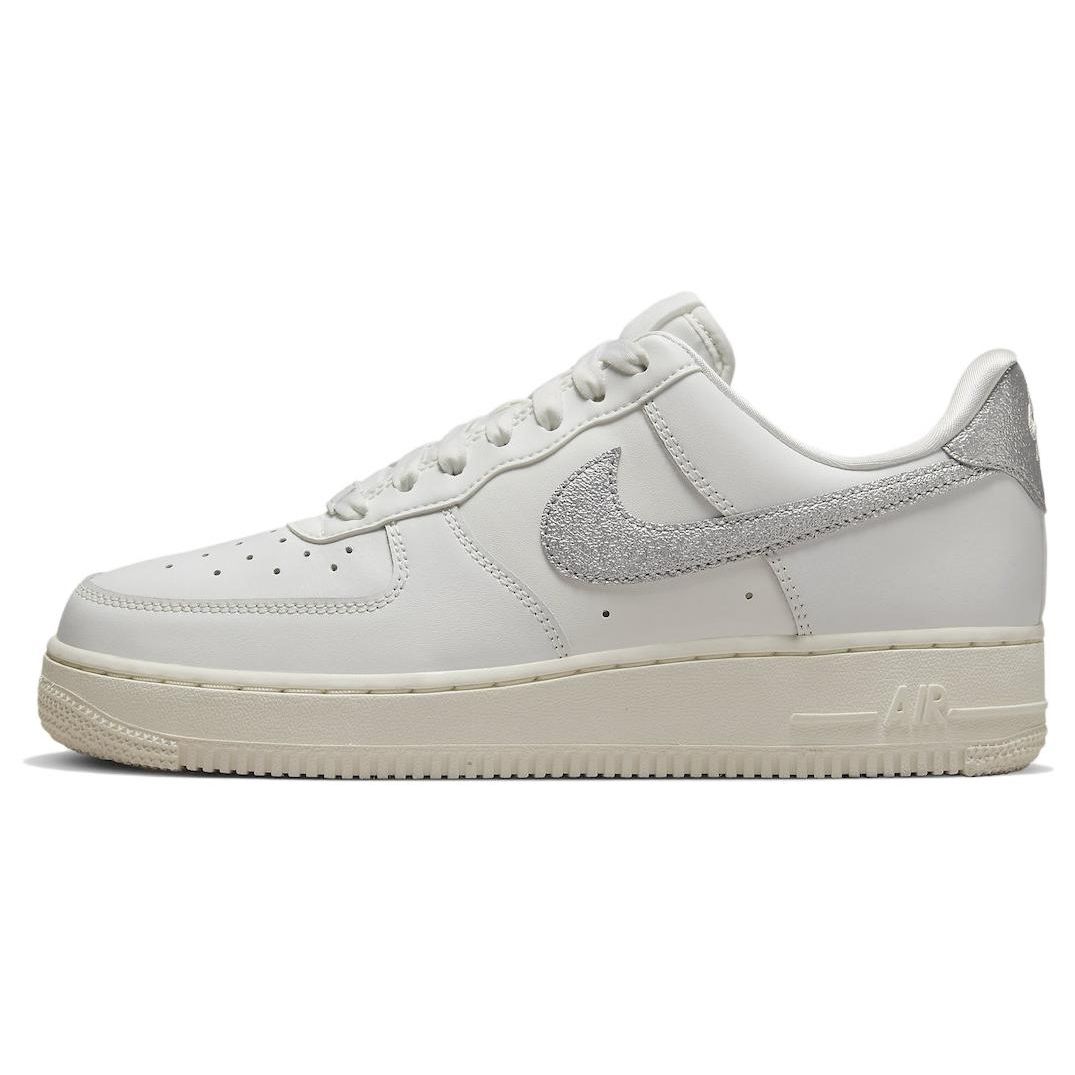 

Жіночі кросівки Nike Air Force 1 07 Essential Silver Swoosh White Summit-White Metallic-Silver DQ7569-100 37.5