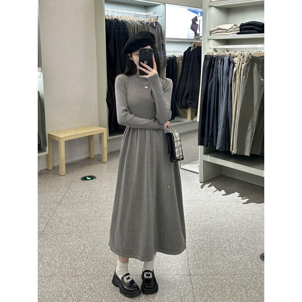 French Red Semi-High Neck Knit Slimming Dress - Long-Sleeved Autumn/Winter Fashion for Women