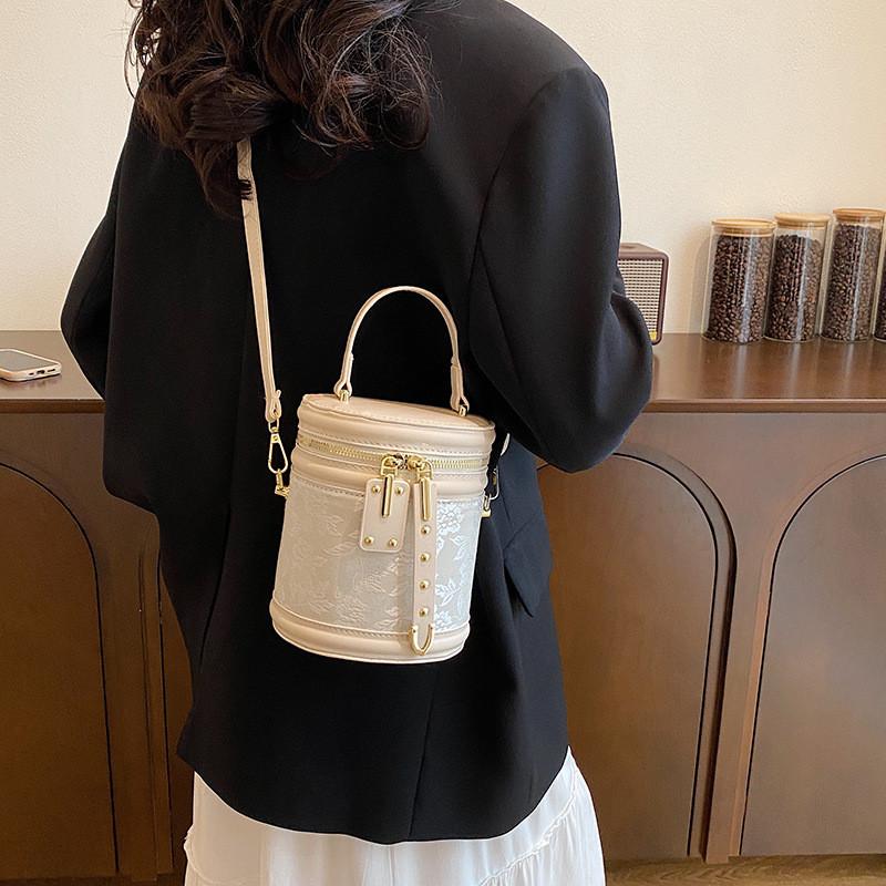 IELGY Ladies Messenger Bag Embroidery All-Match Can Carry Bucket Bag in Hand