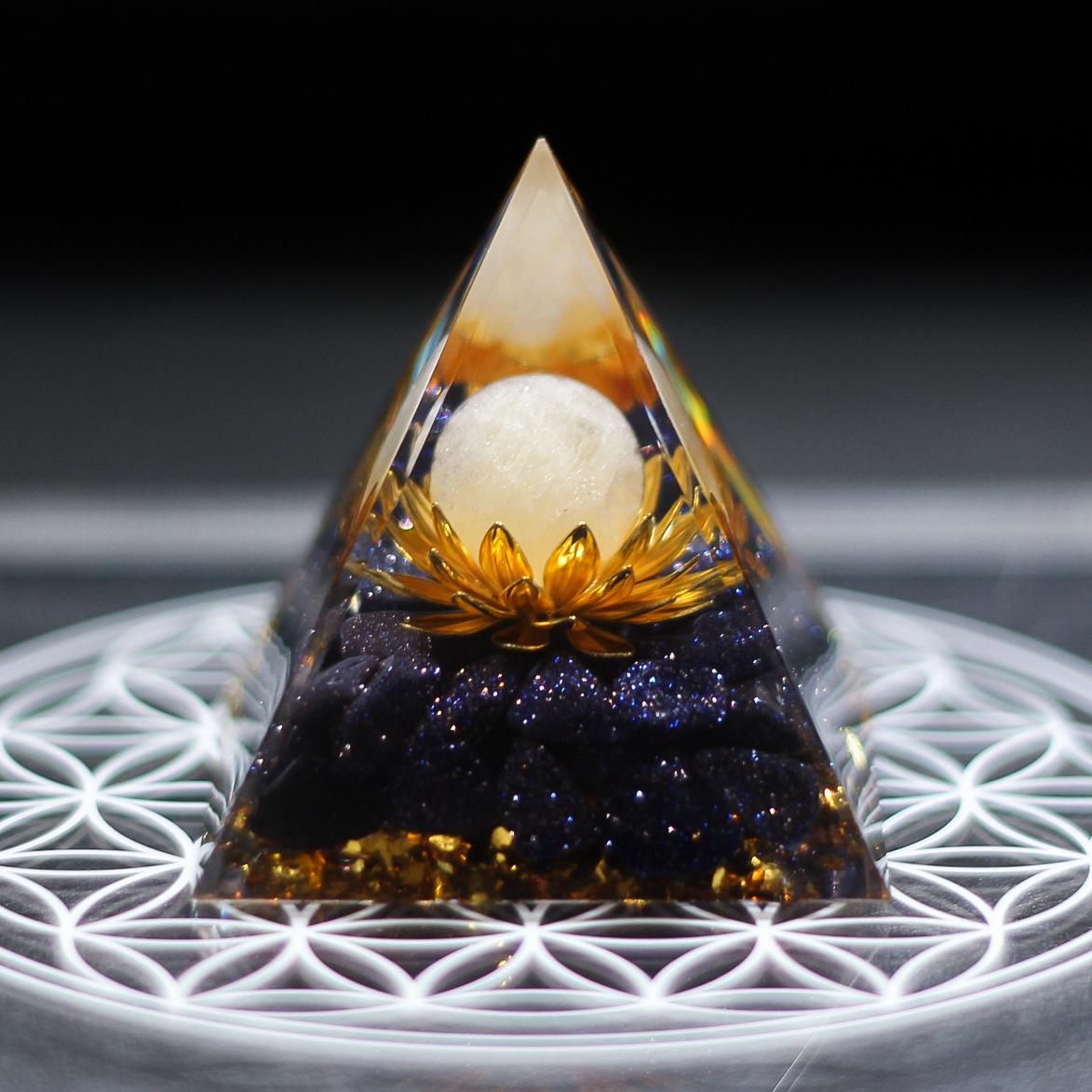 Crystal Crushed Stone Pyramid Epoxy Resin Home Ornament 5cm [Neutral Color Box Packaging]