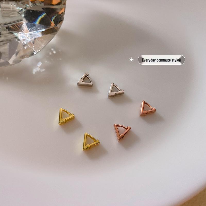 Trendige 2023 Silberne Geometrische Ohrknorpelstecker für Damen - Einzigartiges Nischendesign