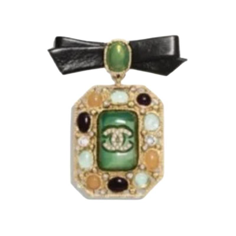 

CHANEL [24A new product] bow crystal inlaid double C brooch women s multi-color золотий