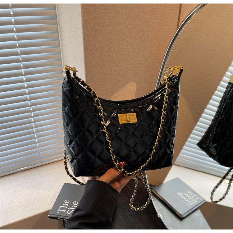 Underarm bag Bucket bag Women's new versatile shoulder messenger bag Women's niche diamond chain Women's bag Small