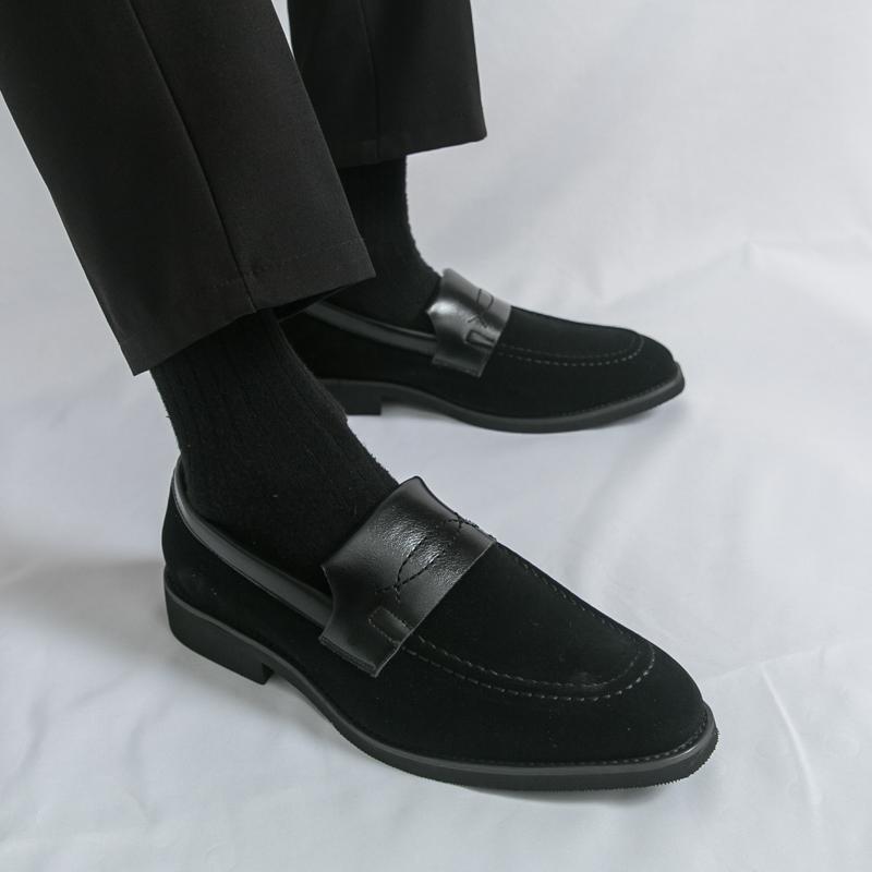 Modische Herrenschuhe aus Kuhveloursleder Bequeme und lässige Herren-Slipper aus Leder Markenschuhe für Business Elegant Low Top Slipper