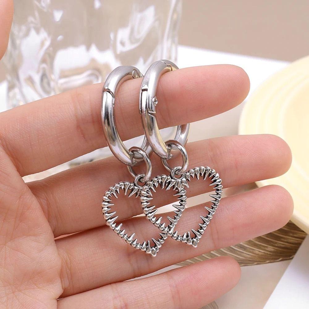 2Pcs New Shoes Accessories Shoes Buckles Party Jewelry Shoes Decoration Boots Snap Hook Punk Hollow Big Stars Hearts Pendant