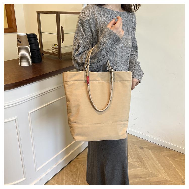 Women's Solid Color Nylon Crossbody Bag - Large Capacity, Versatile Handbag for Work and Commute