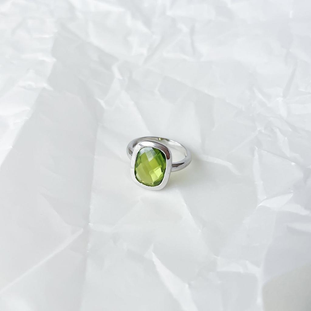 Серебряное кольцо с хризолітом 6.933ct, вес изделия 4,06 гр (2150701)