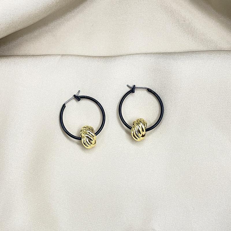 Trendy Vintage Hoop Earrings: Cool, Minimalist, Versatile Design for Women with Personality and High-End Feel