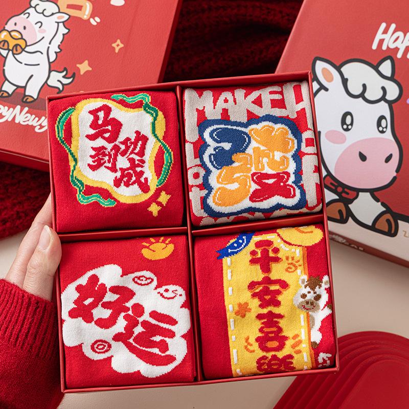 Neujahrs-Rote Cartoon-Socken Niedliche Rote Socken für das Frühlingsfest Damensocken mit Holzohr-Verzierungen Wadenhohe Socken für Herbst und Winter