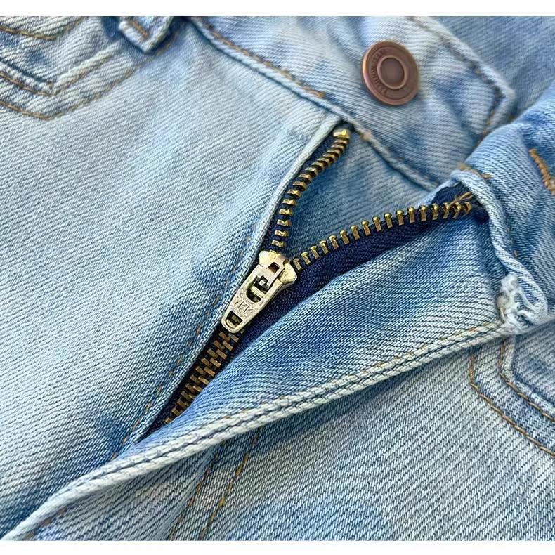 Dámské světlé džíny s širokými nohavicemi, zeštíhlující splývavý lem, jaro/podzim 2025 kalhoty s rovnými nohavicemi.