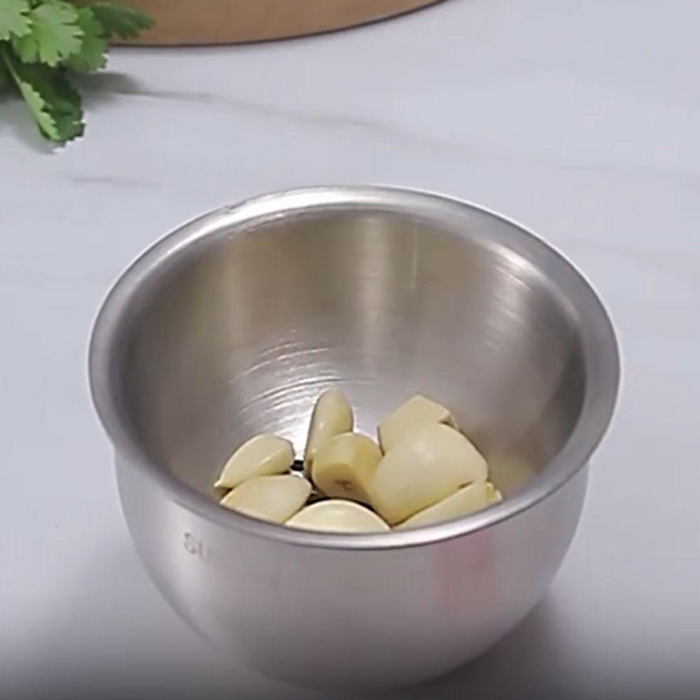 304 Stainless Steel Garlic Masher Large Capacity Rustproof Garlic Mashing Pot Manual with Lid Mortar Grinding Bowl Baby Food