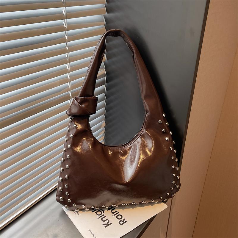 Sac Hobo en Cuir pour Femme Sac à Bandoulière Riveté avec Détail Nœud