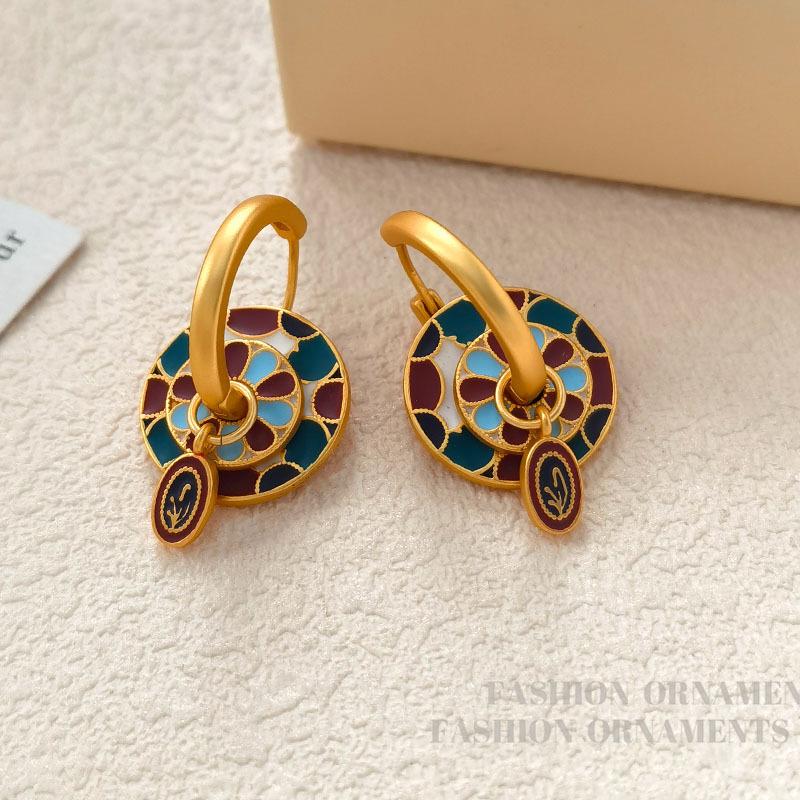 Malowane nauszne mankiety w stylu chińskim: Modne kolczyki color block z niszowym designem high-end