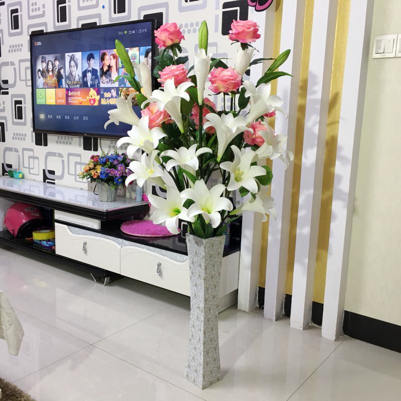 Künstlicher Hochzweig-Lilienstrauß: Seiden- & PU-Tulpen für Wohnzimmer-Bodendekoration