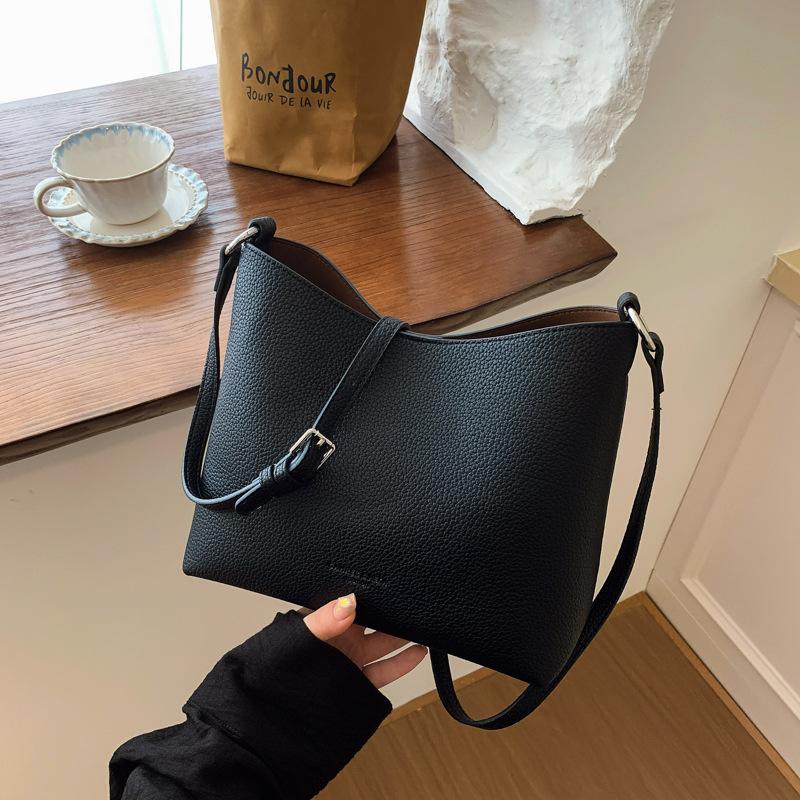 

Women s bag new fashion messenger bag commuter retro large capacity bucket bag tote bag чёрный