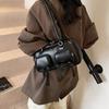 Simple retro underarm bag women's 2025 winter new niche portable commuter shoulder bag