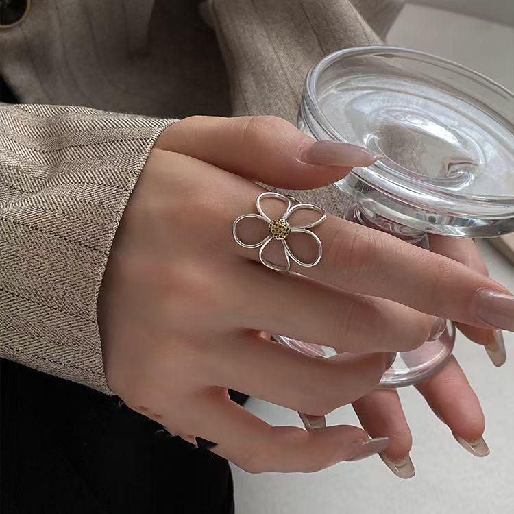 Exaggerated Daisy Flower Ring: Women's High-End, Versatile Open Finger Fashion Accessory