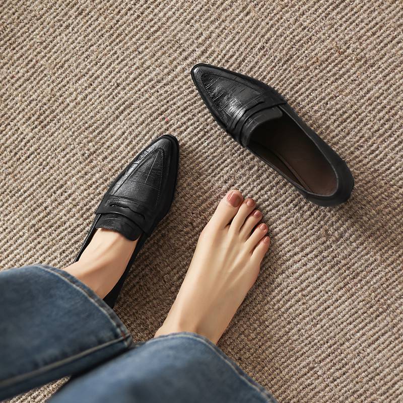 Krazing Pot Sheepskin Round Toe Low Heels Summer Shoes Big Size 42 Retro Fashion Slip On Stones Prints Women Deep Mouth Pumps