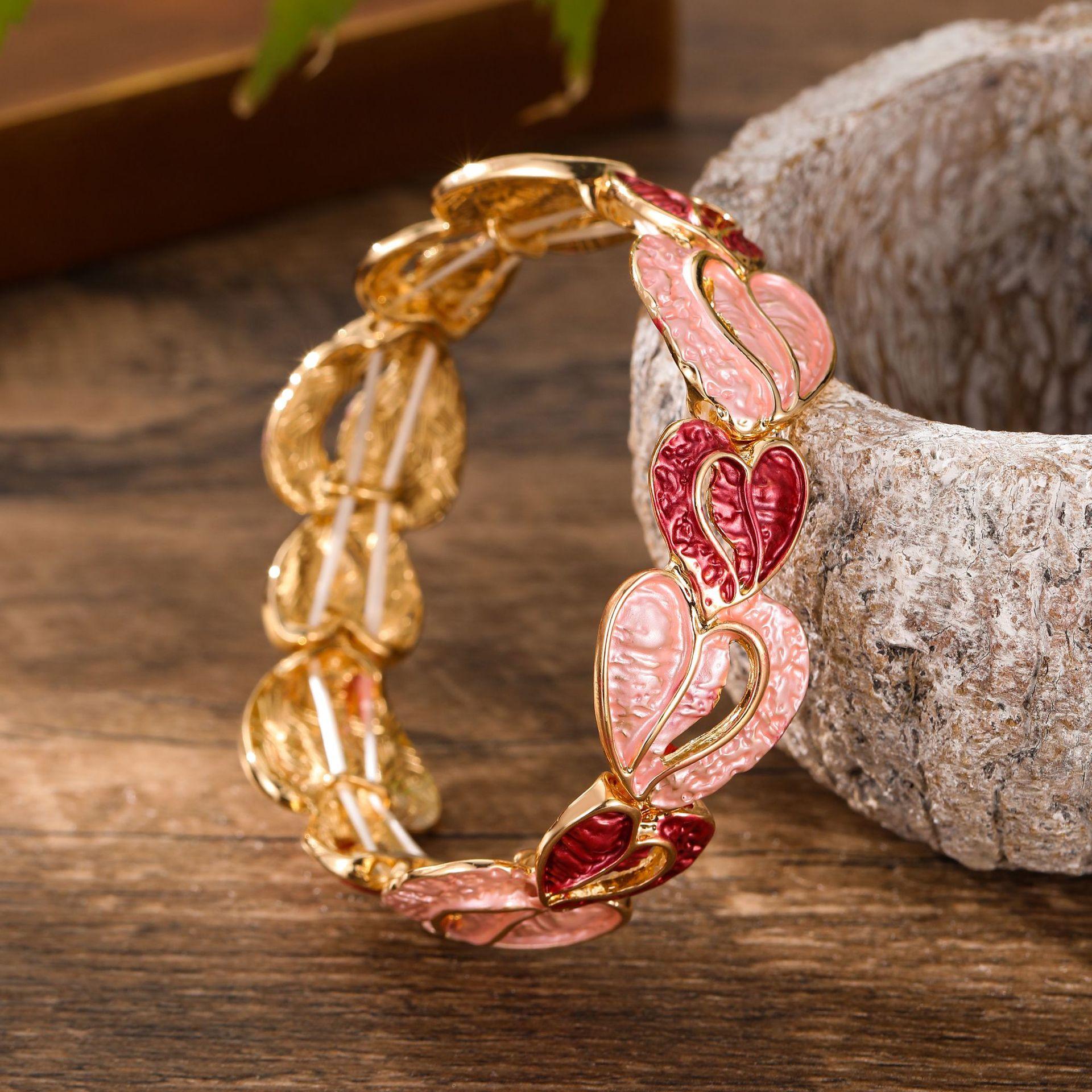 Ladies  Minimalist Hollow Heart Elastic Bracelet pink heart