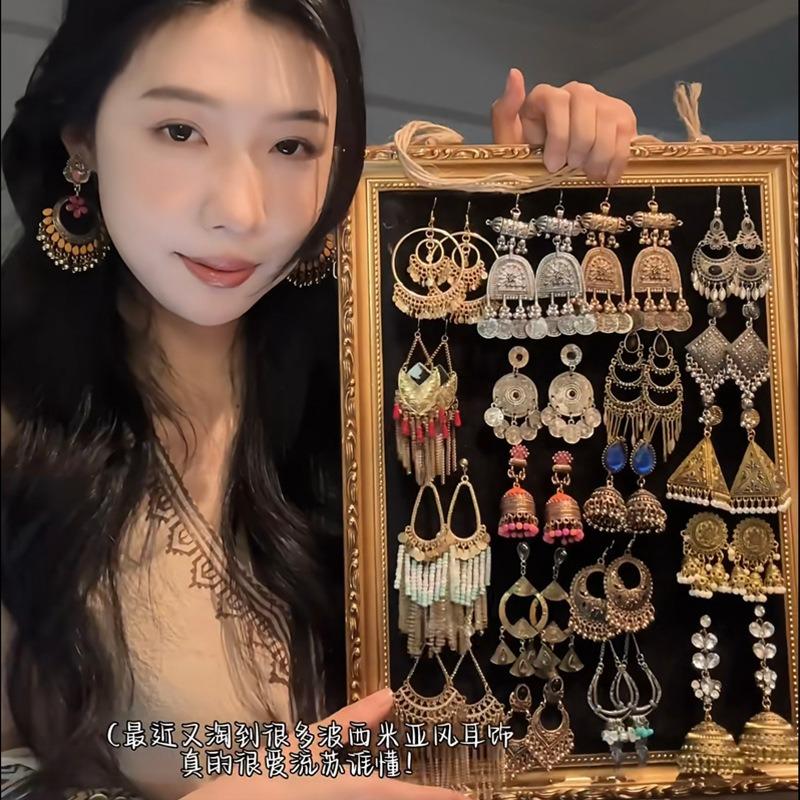 Retro ethnic style round hollow earrings Bohemian temperament elegant earrings niche fashion light luxury earrings women