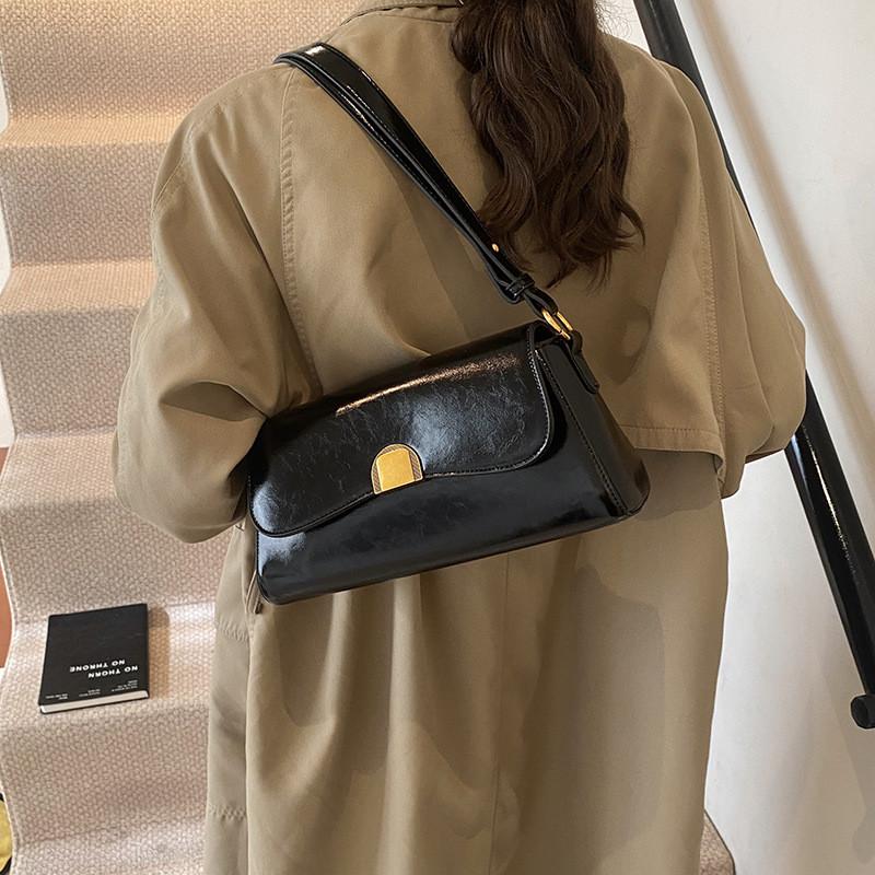 IELGY Retro Autumn Winter All-Match Messenger Bag Shoulder Underarm Baguette Bag