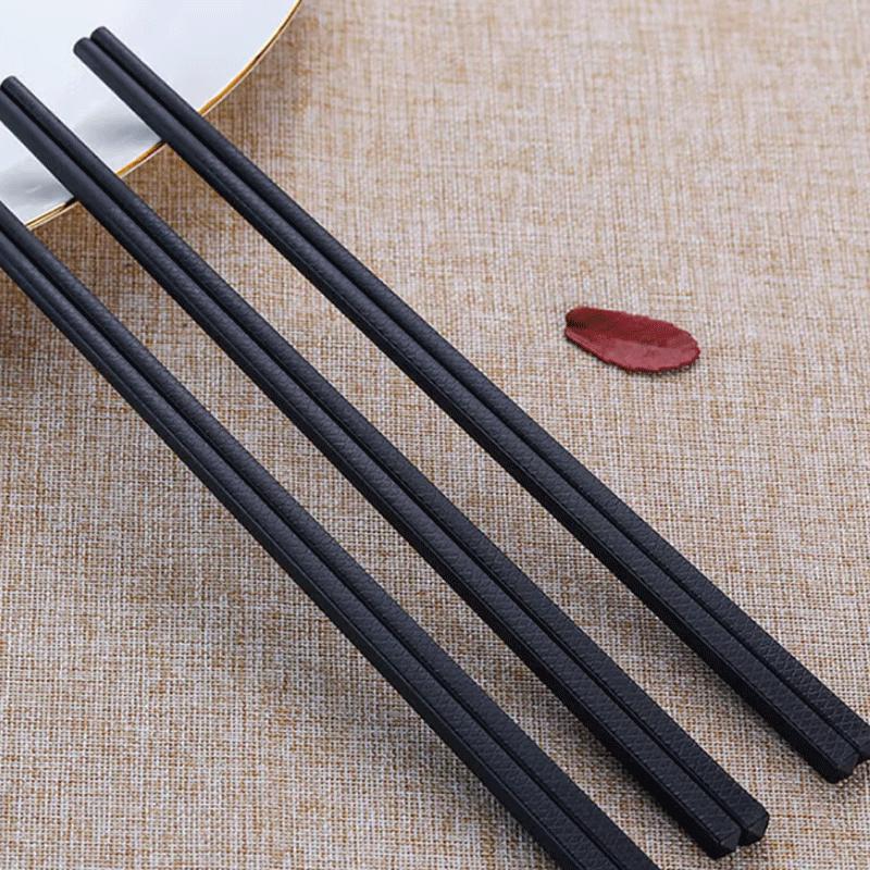 Schwarzes mattiertes Essstäbchen-Set aus Legierung