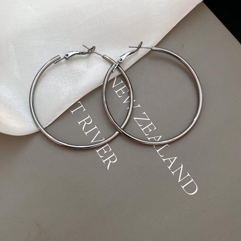 Silver Needle Metal Earrings, Fashionable and Simple, Versatile Temperament Earrings, Earrings, Pendants, Niche Design Earrings.