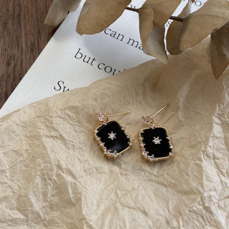 

Серьги с позолоченным черным цирконом