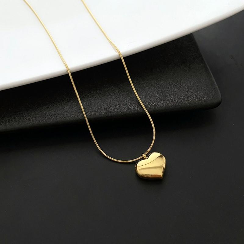 Y2K Aesthetic Chunky Heart Choker Necklace for Women Summer  Teen Girls 3D Peach Pendant Necklace Copper Clavicle Chain