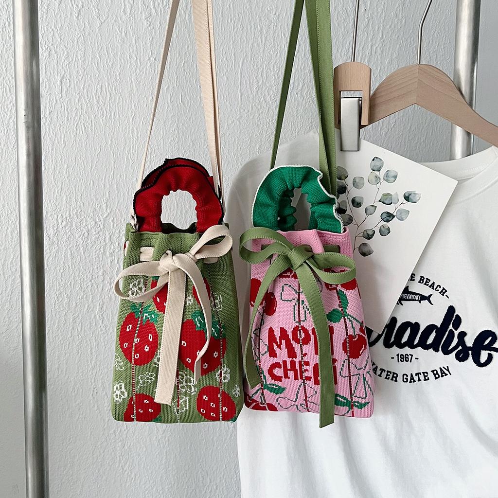 Niche Design Cute Cartoon Knitted Drawstring Bundle Bag Versatile Small Portable Commuter Messenger Handbag