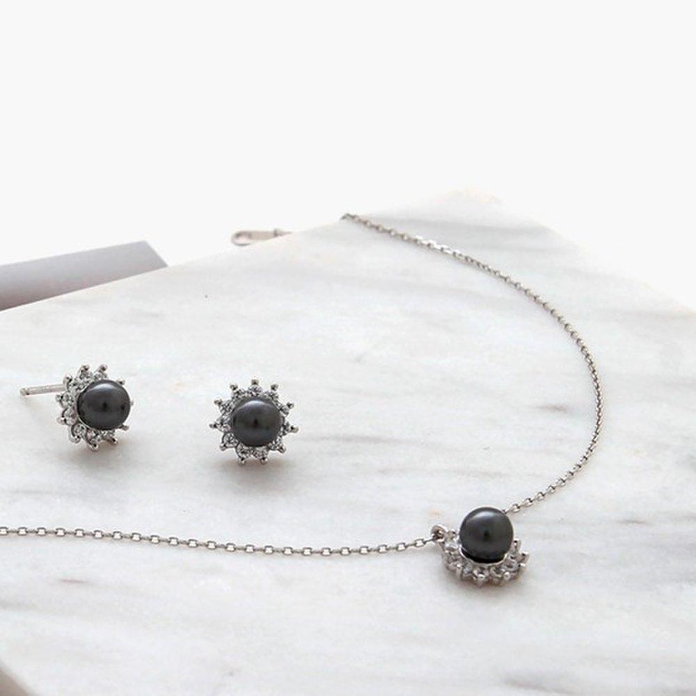 J.Lauren 0N0640 Round Cubic Frame Silver Pearl Necklace