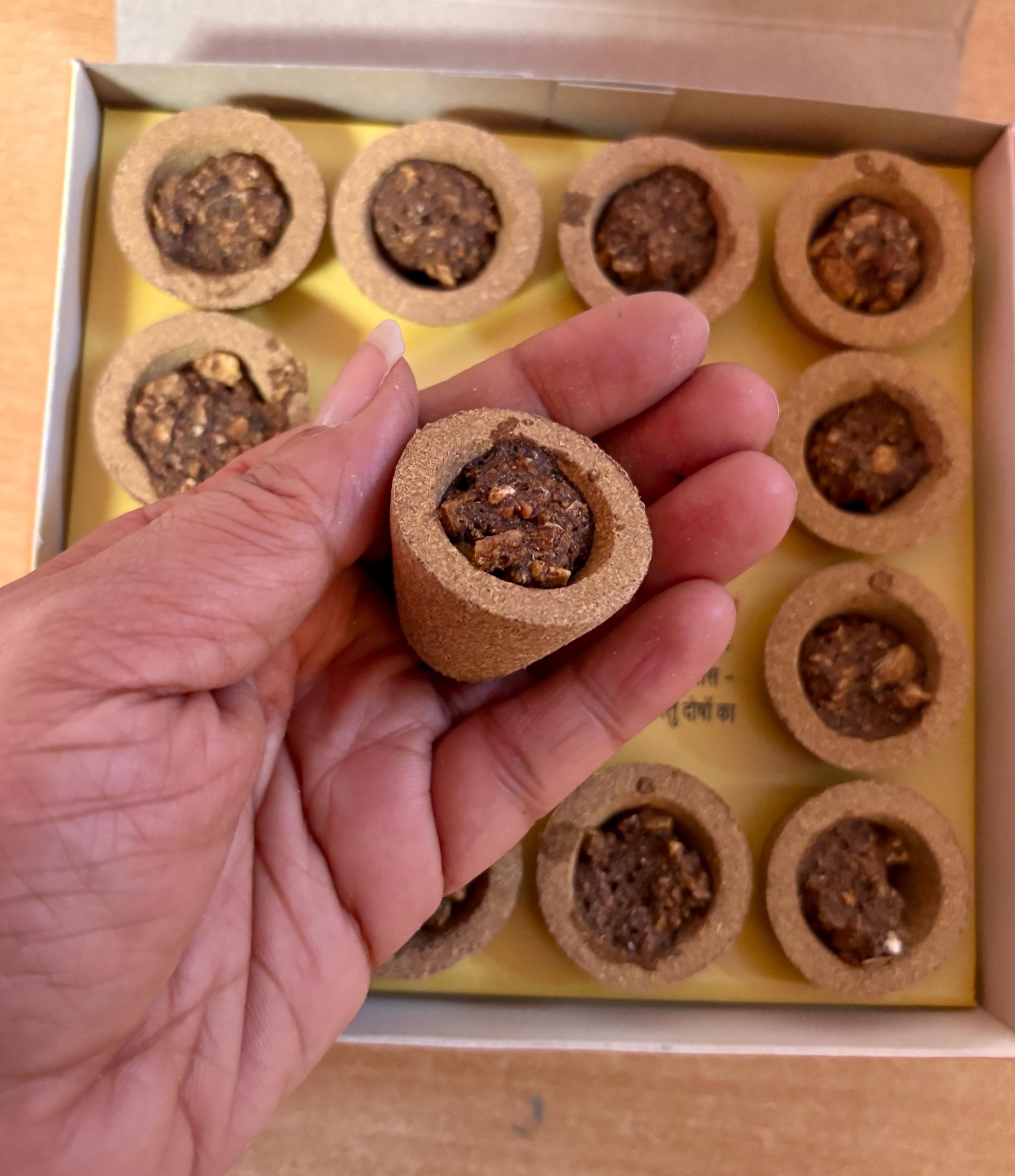 Handmade Cowdung Incense Cups – Natural Indian Herbs, Camphor, Panchdhenu Pack of 1