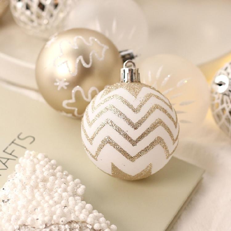 Pack of 16 Champagne Gold White Christmas Tree Traditional Pendant Ornaments