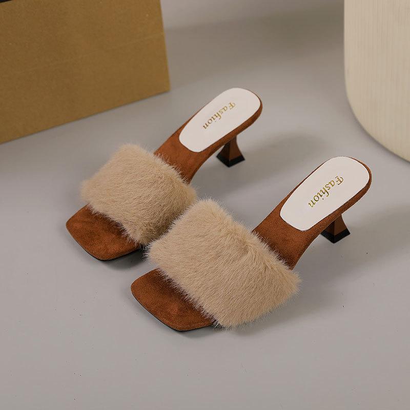 

French high-end fluffy slippers women s 2025 autumn and winter new fashion one-word drag lightweight high-heeled slippers 40 хаки